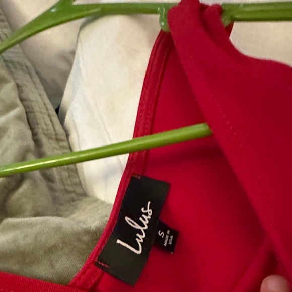 Beautiful red dress! - Picture 3 of 3